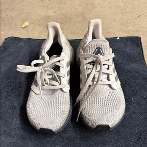 Used Adidas Light Gray Knit Sneakers